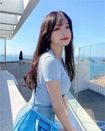 掉出一颗再塞十颗葡萄