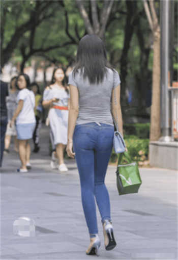 穿透明睡衣收快递木鱼