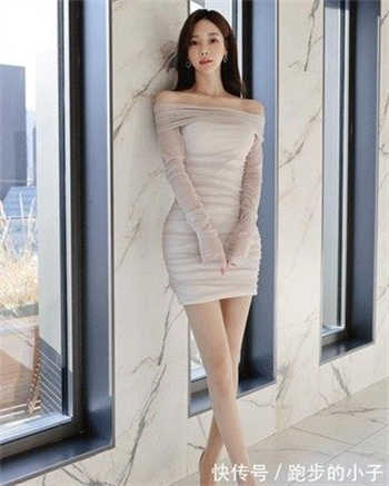 漂亮媳妇和叫快递员换灯泡