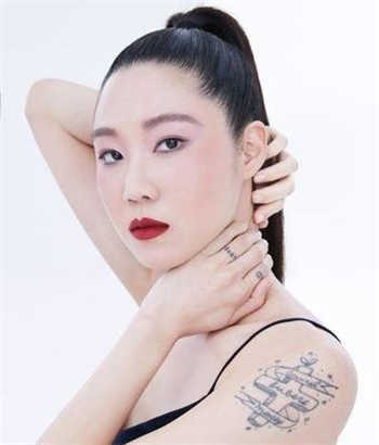 恐怖分子吊杀解剖女人视频