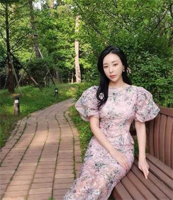 催眠术之校花琦琦门卫