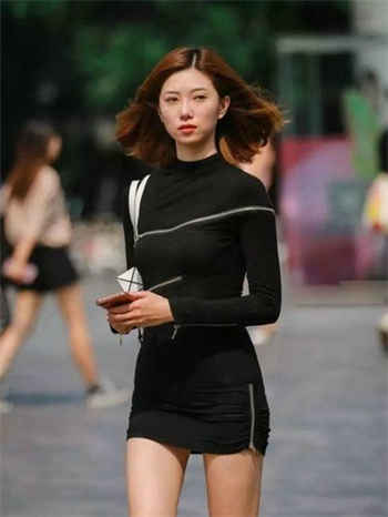 国民男神是女生恶魔住