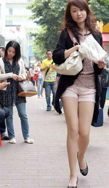 内衣女照片