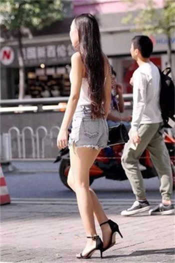 老师在办公室桌震视频