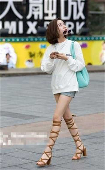 生理课老师拿女班当教材