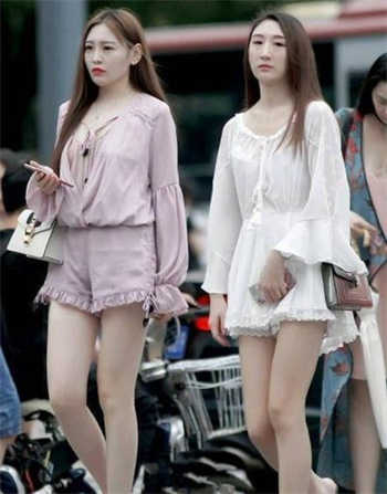 女子做私密保养