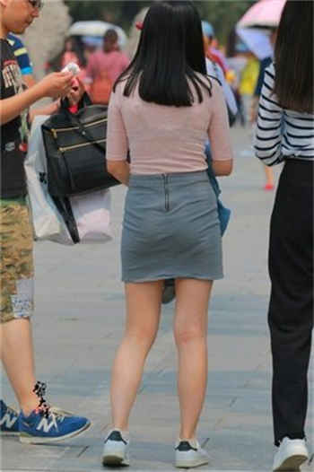 为了卖房子和顾客睡觉