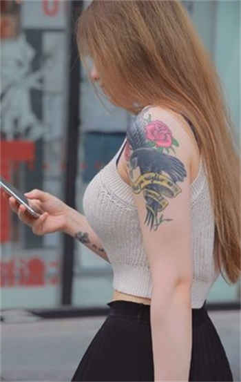 包一个女的过夜可以亲吗