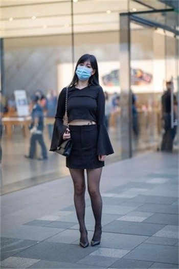 小伙暴躁老奶奶