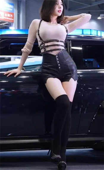 一个头两个大吃母乳