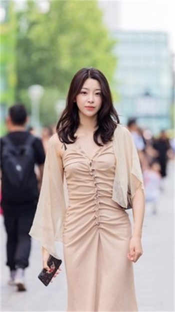 抖音刘儿17+22视频