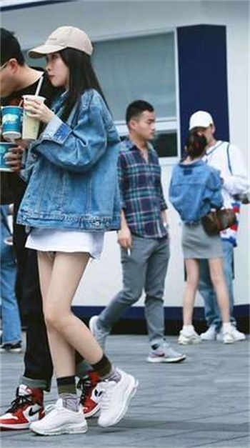 抖音刘儿17+22视频