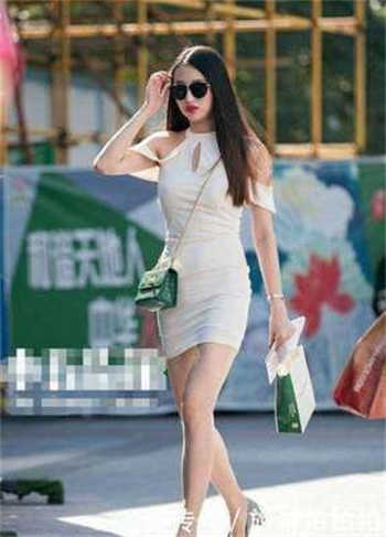 附近约抱群